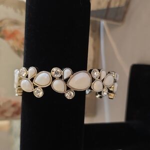 White & CZ stretch bracelet  J38
